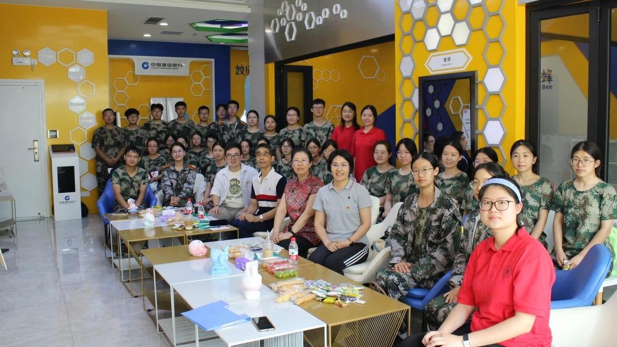 师恩难忘，温暖相随｜“青听·师说”教师节...